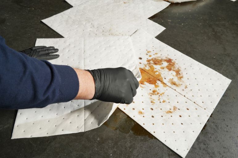 White Oil Only Bonded Absorbent Pads